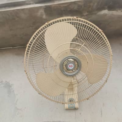 Yunas full size Bracket fan 24 inch