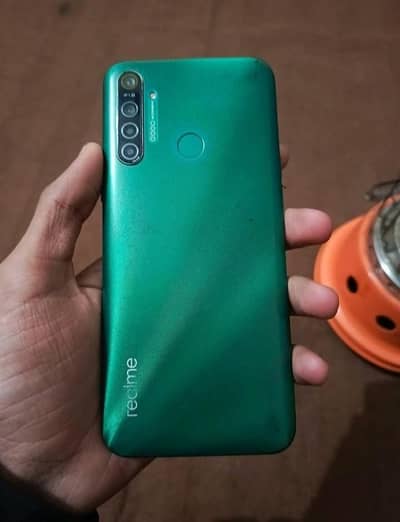 realme 5i 4 64