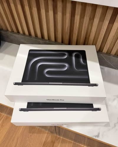 MacBook Pro M5 Space Black - 14 inch (16GB/512GB) - Dubai Purchased