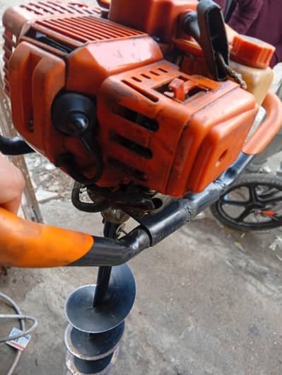 Earth auger for digging of plants