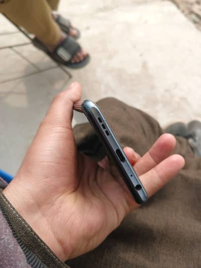 all okay phone 4 GB RAM 128 GB memory. . . . 03463733041