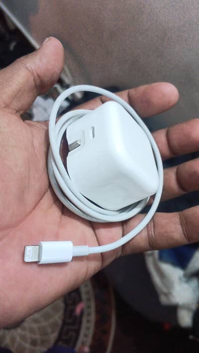 I phone 15 pro 35 Watt original cable and charge available hy
