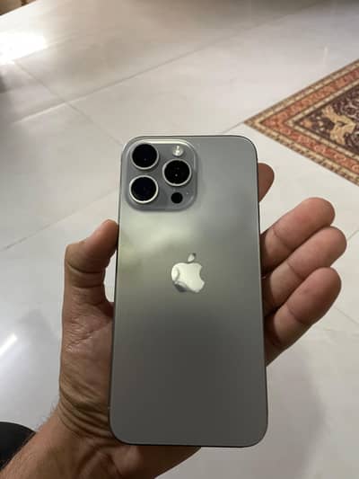 15 pro max Natural tatinum 256GB