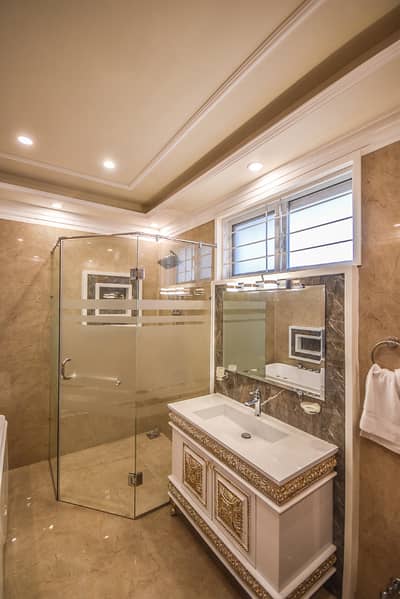 1 KANAL LOWER LOCK UPPER PORTION SEMI FURNISHED AVAILABLE FOR RENT