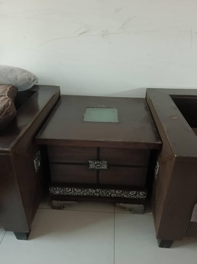 sofas set with table and cusions 1