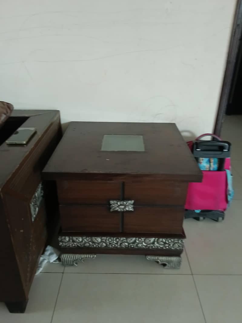 sofas set with table and cusions 3