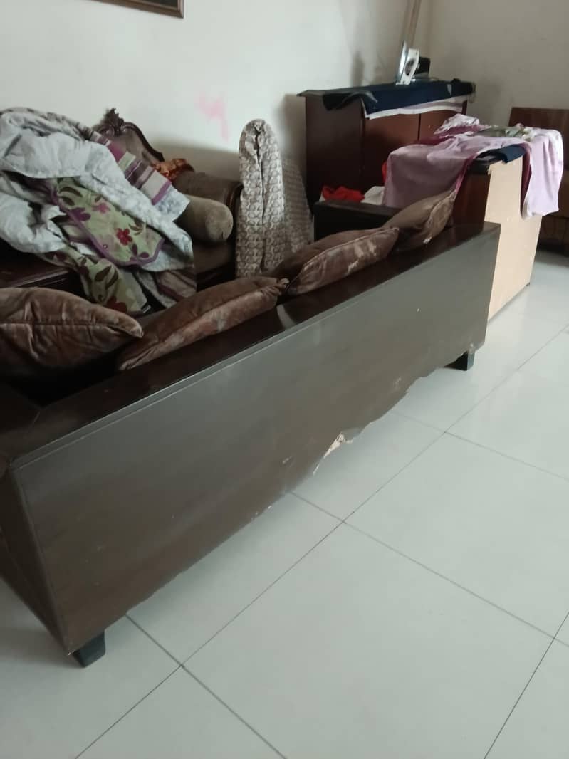 sofas set with table and cusions 5