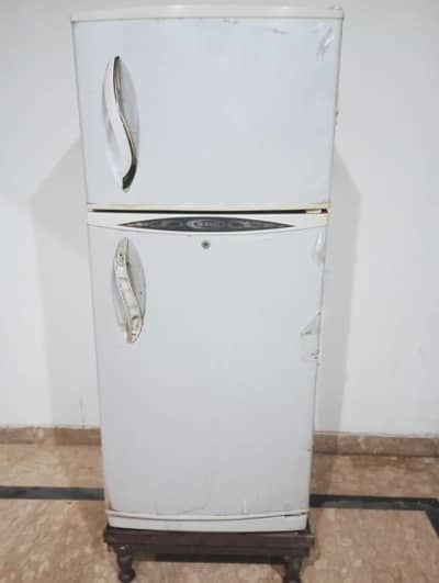 “Well-Maintained Refrigerator – Ready to Use”