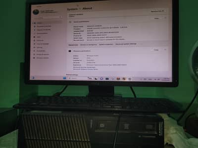 Lenovo Thinkpad computer with lcd with woofer