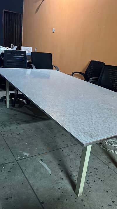 Meeting table / Workstation