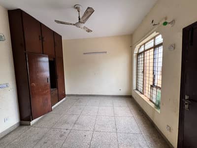 7MARLA DOUBLE STOREY HOUSE AVAILABLE FOR SALE IN MODEL TOWN EXT
