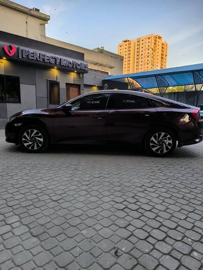 Civic 2018 UG Package Red Meter
