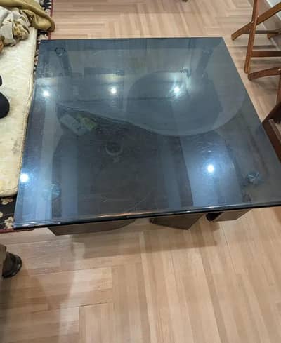 CENTER TABLE FOR SALE IN EXCELLENT CONDITION