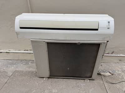 Daikin Ac Malaysia Make 1.5 Ton perfect condition