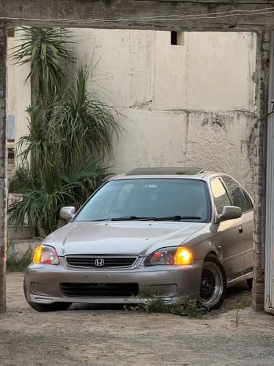 Honda civic 1999 model with automatic and sunroof
