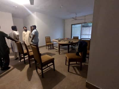 SINGLE STORY 400SQYD HOUSE FOR SILENT COMMERCIAL