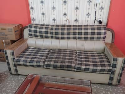 sofa set in better condition