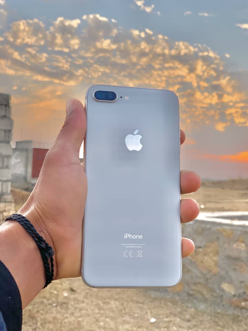 iPhone 8 Plus 0