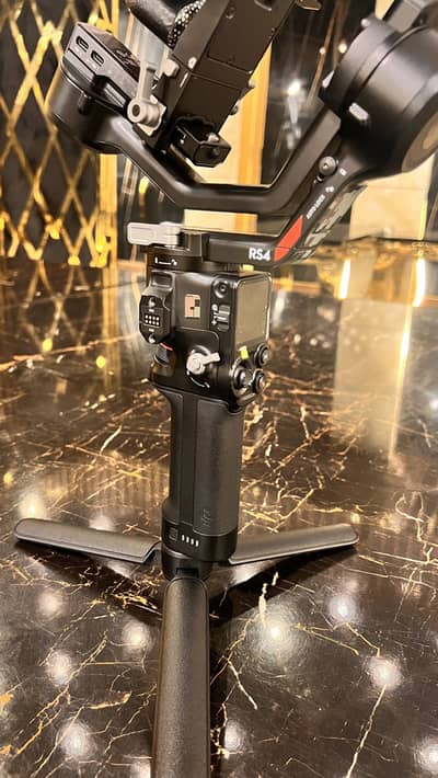 DJI RS4 with complete box