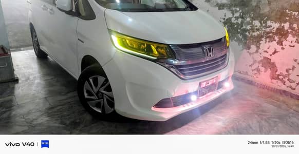 Honda Freed+ hybrid B