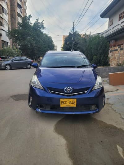 Toyota prius alpha 2013 reg 2017