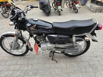 Honda 125 8K KM use Bio Matric On the spot First owner