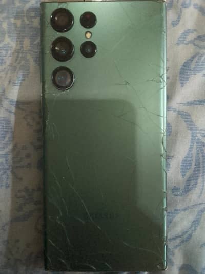 Samsung Galaxy s22 ultra and iphone xs