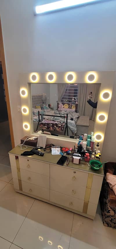 Dressing table with  3 colors vanity lights