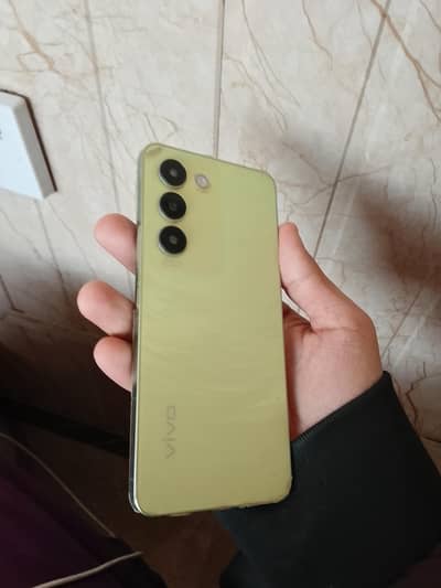 Vivo y100