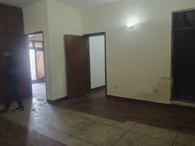 4 Marla 1st floor office available for rent