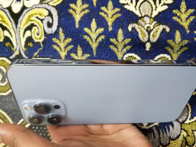 Apple iPhone 13 Pro Max – 256GB – Excellent Condition