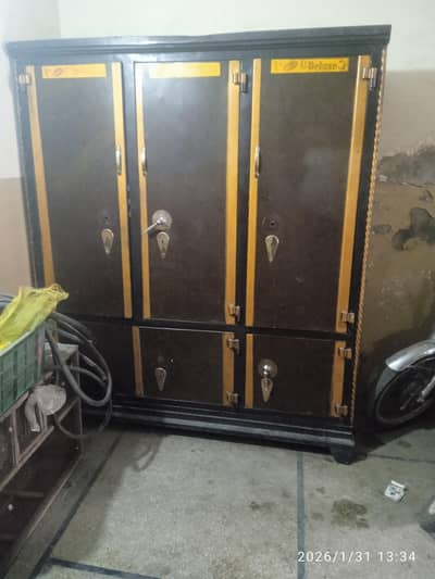 Almari for sale. 3 door