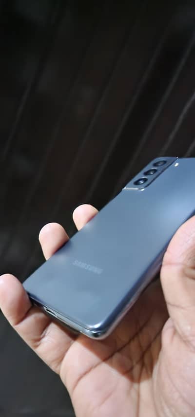 s21 with box bur one issue