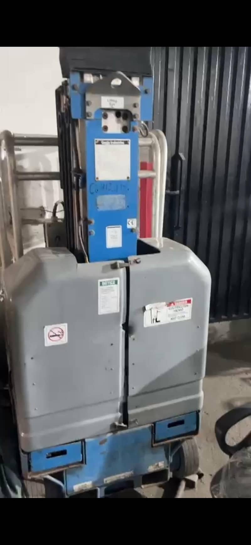 CONSTRUCTION LIFTER 1