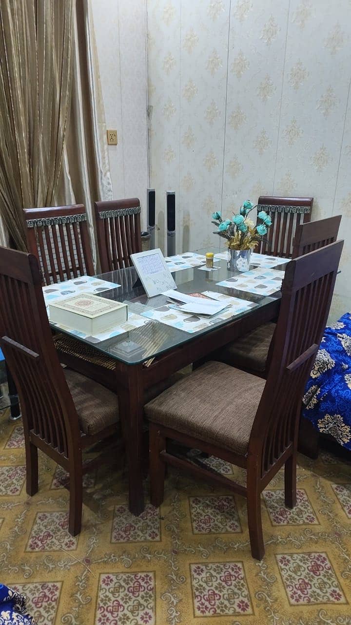 Dining table 0