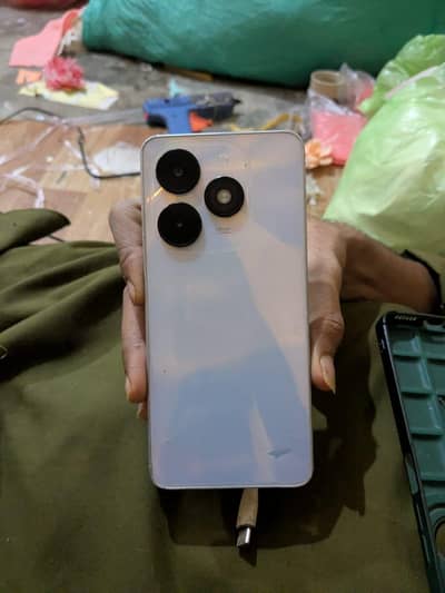 4/64 Tecno spark Go 2024