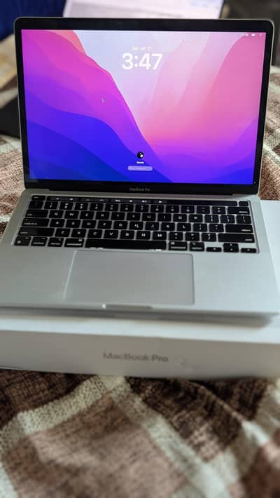 Macbook Pro M2 8 | 1 TB With Box