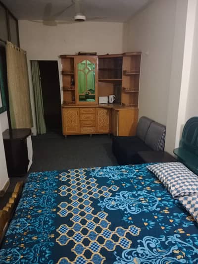 Karim block allama iqbal town 3rd floor flate for rent