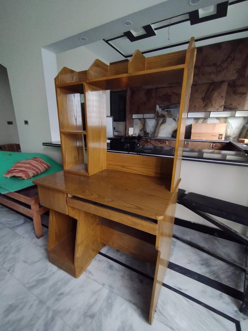 Dell computer with computer table 5