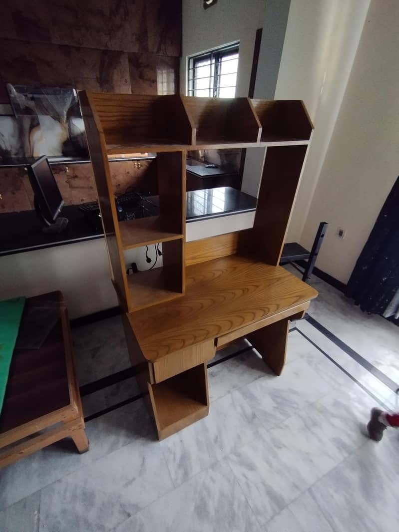 Dell computer with computer table 6