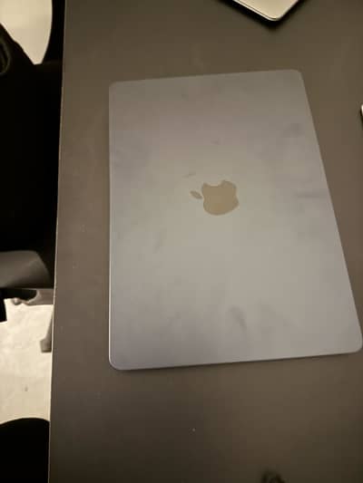 Apple MacBook Air M2 – 13.6 inch | 8GB RAM | 256GB SSD | Like New