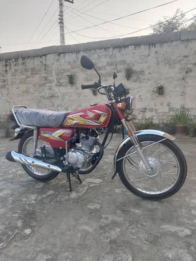 Honda 125 2025 red clour all. pnjb nmbr