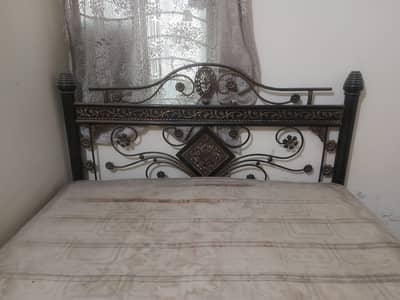 Iron bed Queen size