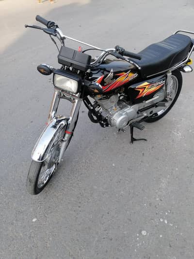 Honda 125cg All ok h Koi falt ni h Multan  nambar h