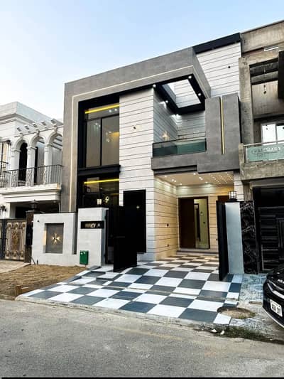 5 Marla Luxury House is Available for Rent in Bahria Town Lahore