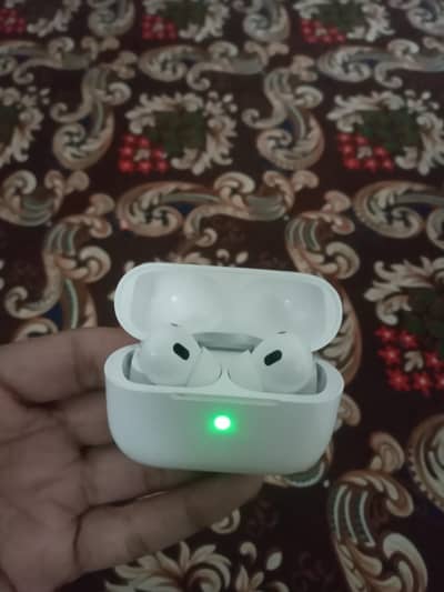 Airpord pro 2 only 2 days use pouch wala hai