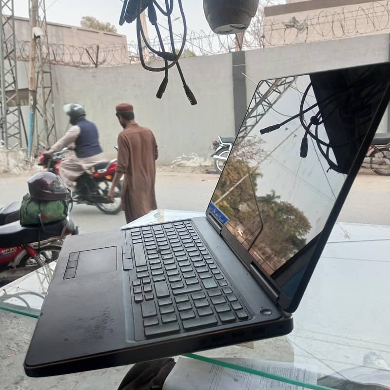 Dell Workstation Xeon E3-1505M 1TB hard Touch Screen 5