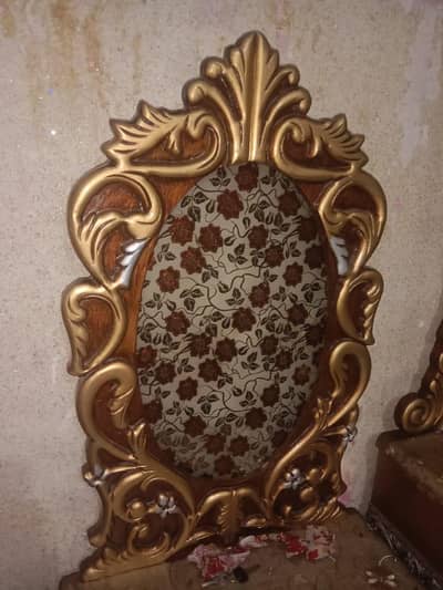 bed hai table hai dressing  do side table hai urgent pese need hai