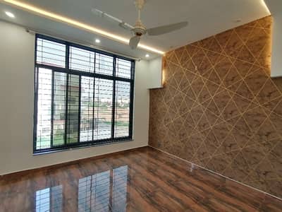 Get This Amazing 5 Marla House Available In Lahore Motorway City