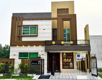 10 Marla Lower portion is Available for Rent in Bahria Town Lahore